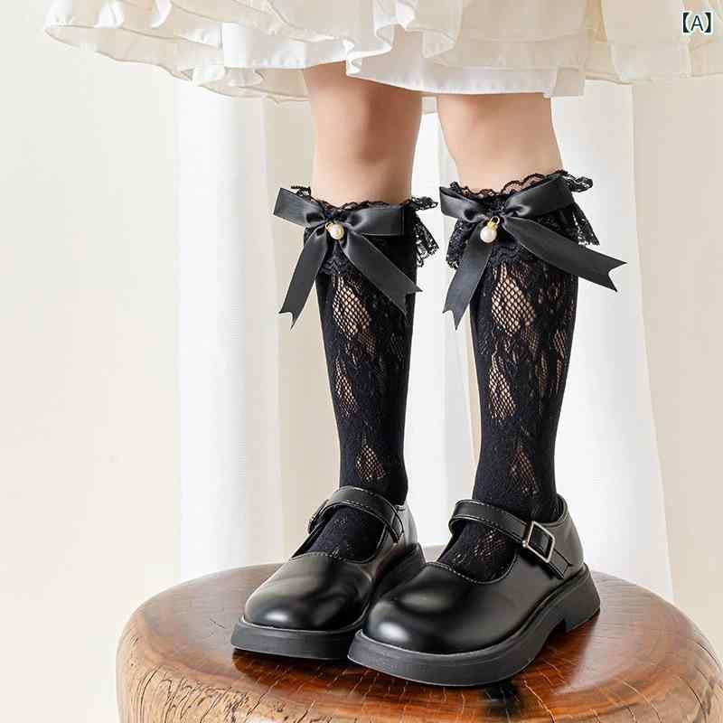 ・カテゴリ: キッズソックス・主な素材: ナイロン90%・対象: 女性・加工: メッシュ・機能: 通気性、吸汗性・丈: ミドル丈・厚さ: 薄手・柄: 無地・デザイン要素: レース、キュート、フリル、リボン・カラー展開: ブラック、ホワイト、オフホワイト・サイズ展開: 3-12歳向け均一サイズ・推奨年齢: 3〜8歳