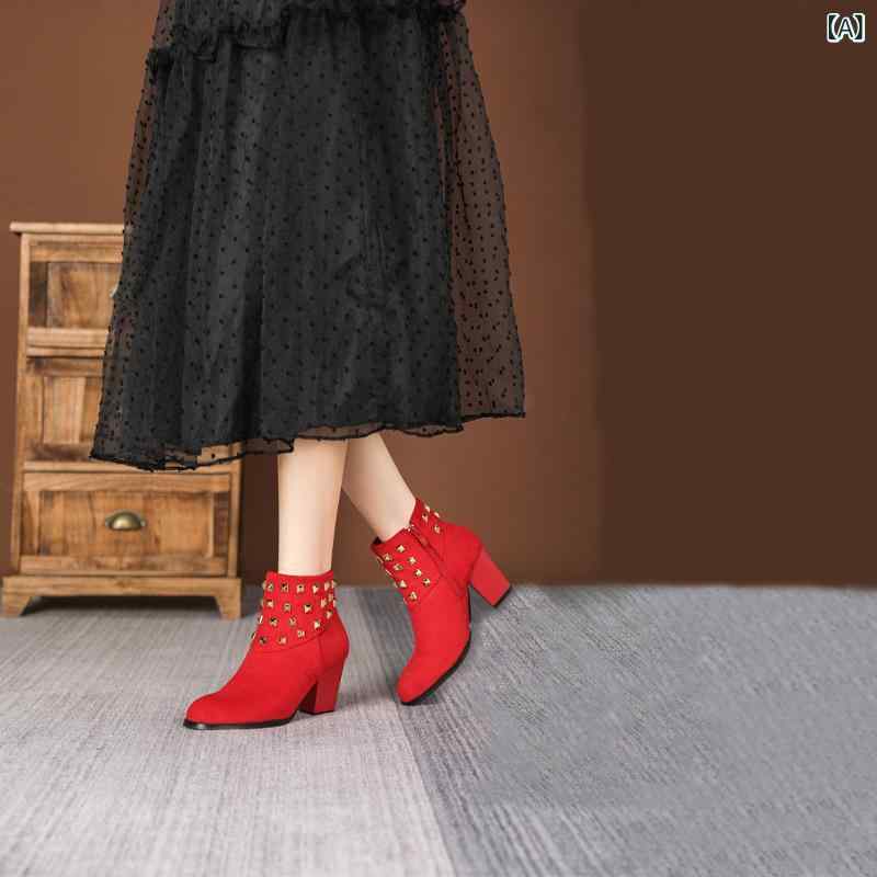 ・カテゴリ: アンクルブーツ・対象年齢: 成人・対象性別: 女性・スタイル: カジュアル・アッパー素材: スエード・ソール素材: ゴム・トゥ形状: ラウンドトゥ・ヒール形状: ブロックヒール・ヒール高: 7cm・ブーツ高: ローカット・装飾: スタッズ・クロージャー: サイドジッパー・柄: 無地・カラー展開: 赤、宝藍、黒、軍緑、駱駝色、杏色・サイズ展開: 35、36、37、38、39、40、41、42、43