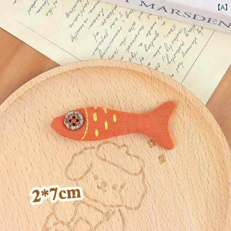 ブローチ 子供用 発飾り 布製 手作り 小魚 モチーフ かぎ針 カートゥーン かわいい 橘色 ピンク ブラウン ベージュ …