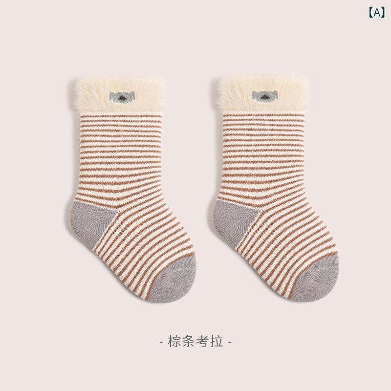 ・主な素材: ポリエステル52%・製法: 手縫い無縫製・対象性別: ユニセックス・カテゴリ: キッズソックス・加工: 起毛・機能: 通気性、保温性・丈: ミドル丈・厚さ: 厚手・柄: ストライプ、キャラクター・カラー展開: ブラウン、グレー、ピンク、イエロー、ブルー・サイズ展開: XS (0-6ヶ月)、S (6-12ヶ月)、M (1-3歳)、L (3-5歳)