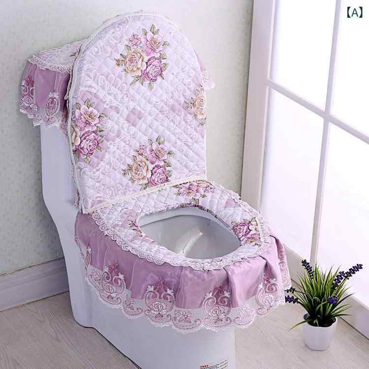 ・素材: ポリエステル・カテゴリ: トイレマット・セット内容: 3点セット・カラー展開: パープル、ベージュ、グリーン、イエロー、レッド、ブルー、ピンク、ローズレッド、豆沙色・サイズ: 水タンクカバー約38cm×19cm、便座カバー約45cm×39cm、蓋カバー約46cm×40cm・シーズン: オールシーズン・留め具: ファスナー