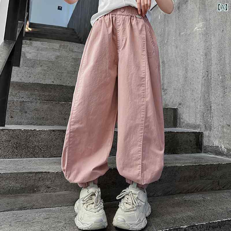 ・カテゴリ: キッズワークパンツ・スタイル: ワークテイスト・主な素材: 綿・性別: 女の子・対象: キッズ・丈: フルレングス・柄: 無地・デザイン: ロゴ、トレンド・ウエスト: ミドルウエスト・ウエストタイプ: ゴム・カラー展開: ピンク、パープル、ブラック・サイズ展開: 120cm、130cm、140cm、150cm、160cm、170cm