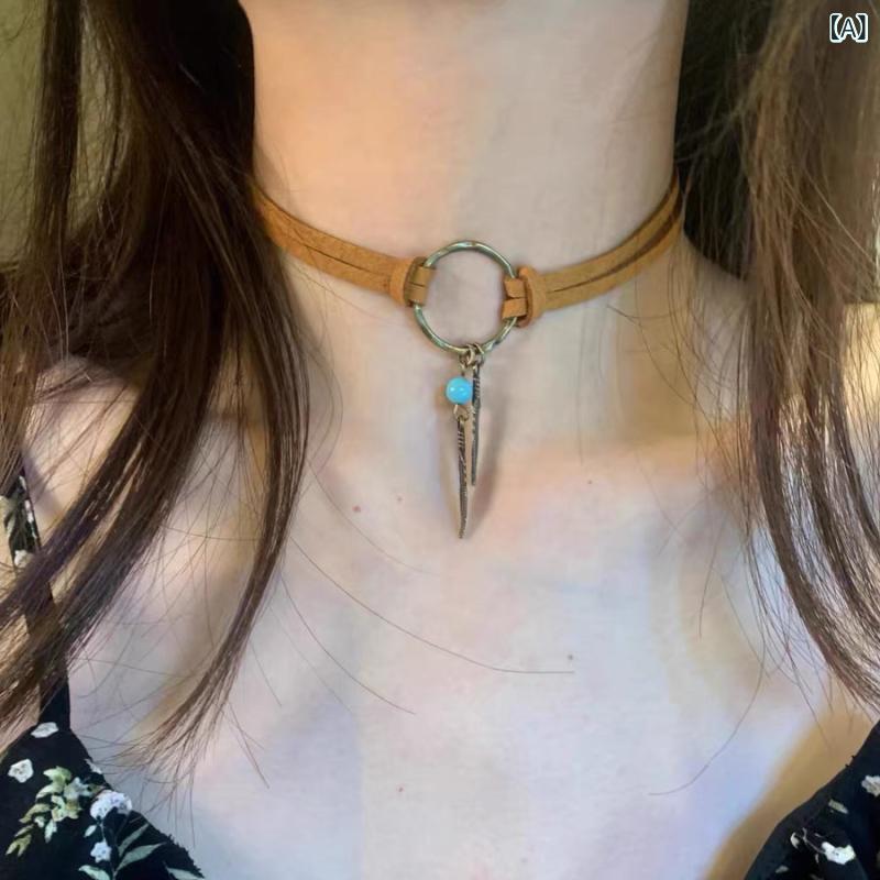 ・カテゴリ: ネックレス・素材: 合成皮革・加工技術: ハンドメイド・デザイン: 葉、リーフ・チェーンの種類: デコルテチェーン・重ね付け: 対応・カラー展開: ライトブラウン・トレンド要素: 円形、幾何学・スタイル: レトロ、ヴィンテージ、文芸風・重量: 15g・対象: レディース