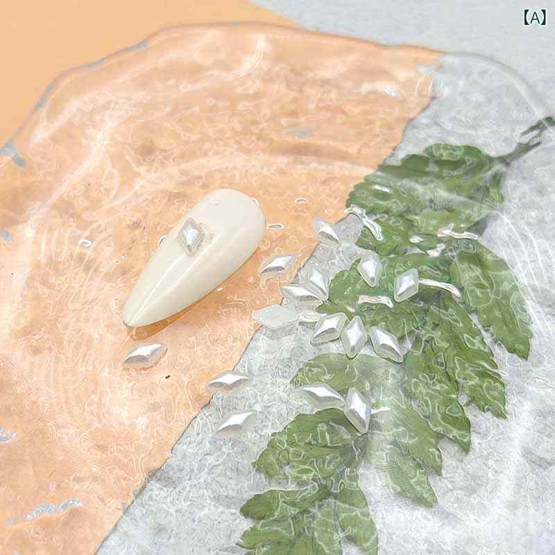 ・カテゴリ: ネイルデコレーションパーツ・主な素材: プラスチック・スタイル: シンプル・柄: 月、水滴、星・サイズ展開: 3*5mm（菱形）、4*6mm（水滴）、3.5*4.5mm（元宝）、5*6mm（元宝）、4mm（ハート）、6mm（ハート）、8mm（ハート）、5mm（星）、4*7mm（月）・対象: ユニセックス
