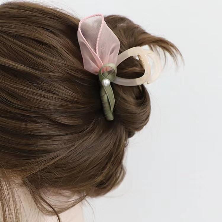 ・カテゴリ: ヘアアクセサリー・種類: ヘアクリップ・スタイル: フェミニン、ガーリー・主な素材: チュールメッシュ・デザイン: チューリップ・カラー: ベージュチューリップ・対象: レディース