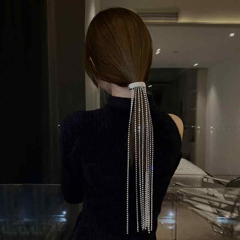 ・主な素材: 金属・スタイル: 韓国風、インス風、上品、個性派・対象: レディース・処理プロセス: 電気メッキ・ヘアクリップ分類: スプリングクリップ・カラー展開: シルバーロングフリンジスプリングクリップ・カテゴリ: ヘッドドレス