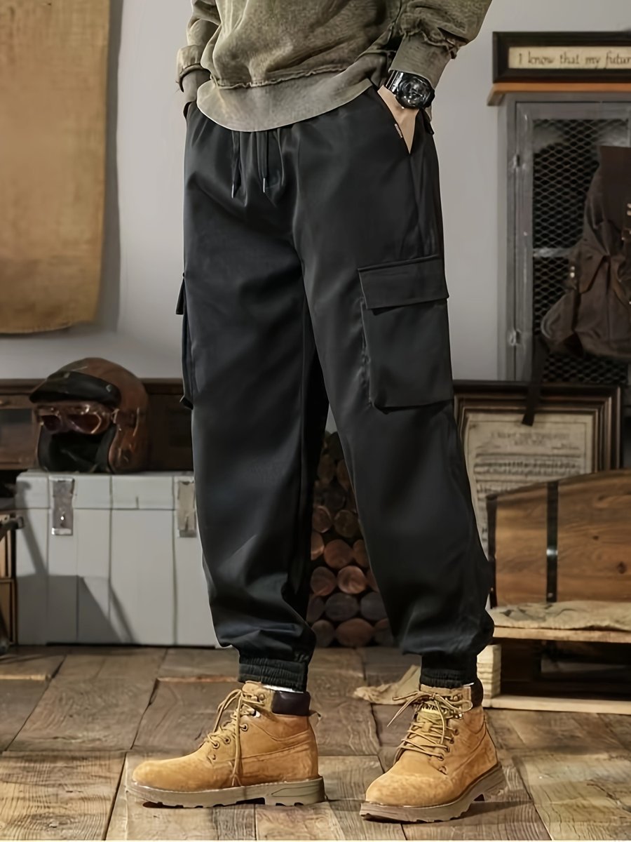 サイズ表サイズ表記ウエストヒップ股下4XL（4XL）Asian 4XL(4XL)821081083XL（3XL）Asian 3XL(3XL)78104106アジア人 0XL（0XL）アジア人 0XL(0XL)66921001XL（1XL）Asian 1XL(1XL)70961022XL（2XL）Asian 2XL(2XL)74100104サイズ表（単位：cm）。アジアサイズの表記です。日本のサイズより小さめのことがありますので、実寸をご確認ください。モデル：身長: 175 cm、バスト: 96 cm、ウエスト幅: 76 cm、ヒップ: 98 cm、着用サイズ 2XL（サイズ通り）商品仕様お手入れ方法手洗いまたは専門のドライクリーニングスタイルカジュアル、スポーツタイプジョガーパターンソリッドカラーパターンタイプ印刷なし原材料構成30% ポリアミド、70% ポリエステル季節すべての季節材料ポリエステル生地ノンストレッチ細部ポケット製織方法ニット生地適合タイプ通常原産国中国カラーグリーン、グレー、ブラックサイズ4XL（4XL）、3XL（3XL）、アジア人 0XL（0XL）、1XL（1XL）、2XL（2XL）