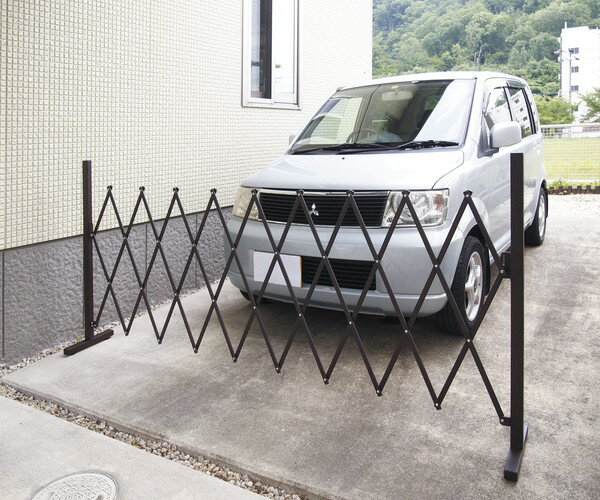 アルミ製パッと広げて簡単フェンス(駐車場 庭 ガレージ 目隠しプララティス ダークブラウン ラティス ..