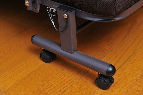 ナルキ屋の高反発ウレタン入り折りたたみベッド　セミシングルサイズ　TAN-138（セミシングルベッド、ベッド、折り畳みベッド、スチールベッド コンパクト リクライニング）｜アングル2