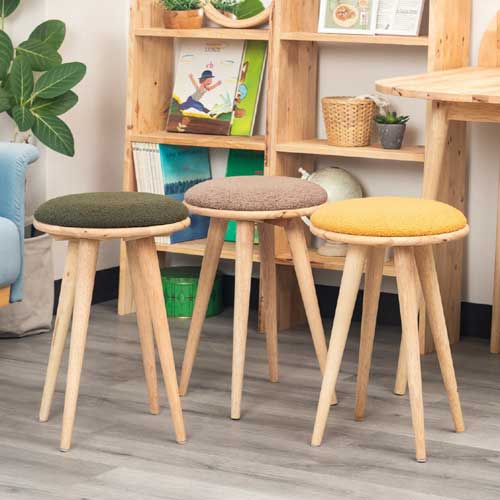 もこもこ生地のラバーウッド無垢材スツール ＜組立家具/NATURAL SIGNATURE　ラウンドスツール＞（腰掛け コンパクト 省スペース シンプル 木製 イス ウッドチェア 丸イス 丸椅子 腰掛け 北欧 オフィス 保育園 幼稚園 病院 玄関 キッチン リビング おしゃれ 一人暮らし）