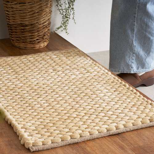 樂天商城 - 玄関マット 洗える ふかふか 「ナラム」 3カラー/約60×90cm （玄関マット 室内 屋内 おしゃれ シルク タッチ 絨毯 柄 高級 ラグ ベルギー製 カーペット 欧風 多色織 1年中快適）