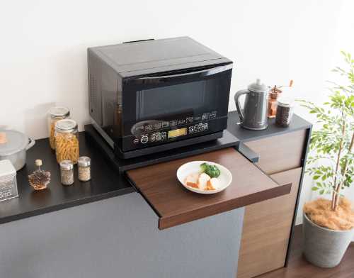 Rakuten - レンジ下スライドトレー(キッチン小物収納 キッチン収納 スライド テーブル 引き出し 収納 作業台 スライドテーブル 冷蔵庫 オーブン 上 耐熱 板 台 ラック レンジ下トレー スライドトレー 家電周りでの調理をサポートするレンジ下スライドテーブル 引き出し付き)