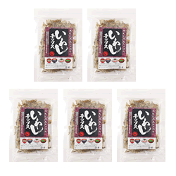 国産まいわしをまるごと独自のプレス製法で薄く焼き上げた、カルシウムたっぷりのいわしチップスです 歯ざわりはサクッとしていながら、お口の中でしっとりとした、新しい食感がお楽しみ頂けます。軽く砕いて、サラダや冷奴、お味噌汁などのトッピングにもおすすめです。名　称 魚介乾製品 原材料名 煮干し（まいわし（国産））、食塩） 内容量 14g 賞味期限 2027年1月28日 保存方法 直射日光・高温多湿を避けて保存してください 販売者 株式会社オカベ　愛媛県伊予市市場150番地 製造者　株式会社セトクイーン　　　　　 愛媛県伊予市市場150番地