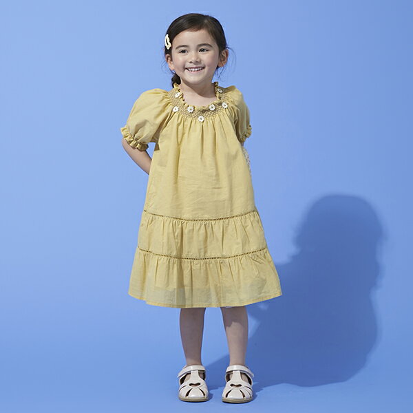 プティマイン(petit main)デイジー刺しゅうパフ袖ワンピースのサムネイル