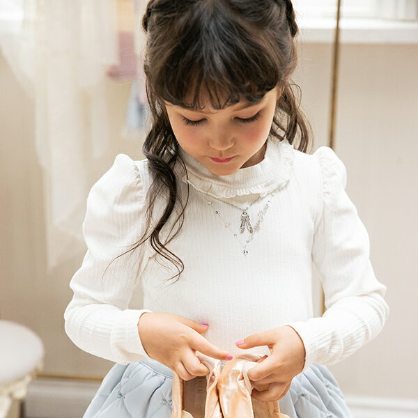 メゾピアノ(mezzo piano)トゥシューズネックレス刺しゅう　プチハイネックTシャツのサムネイル