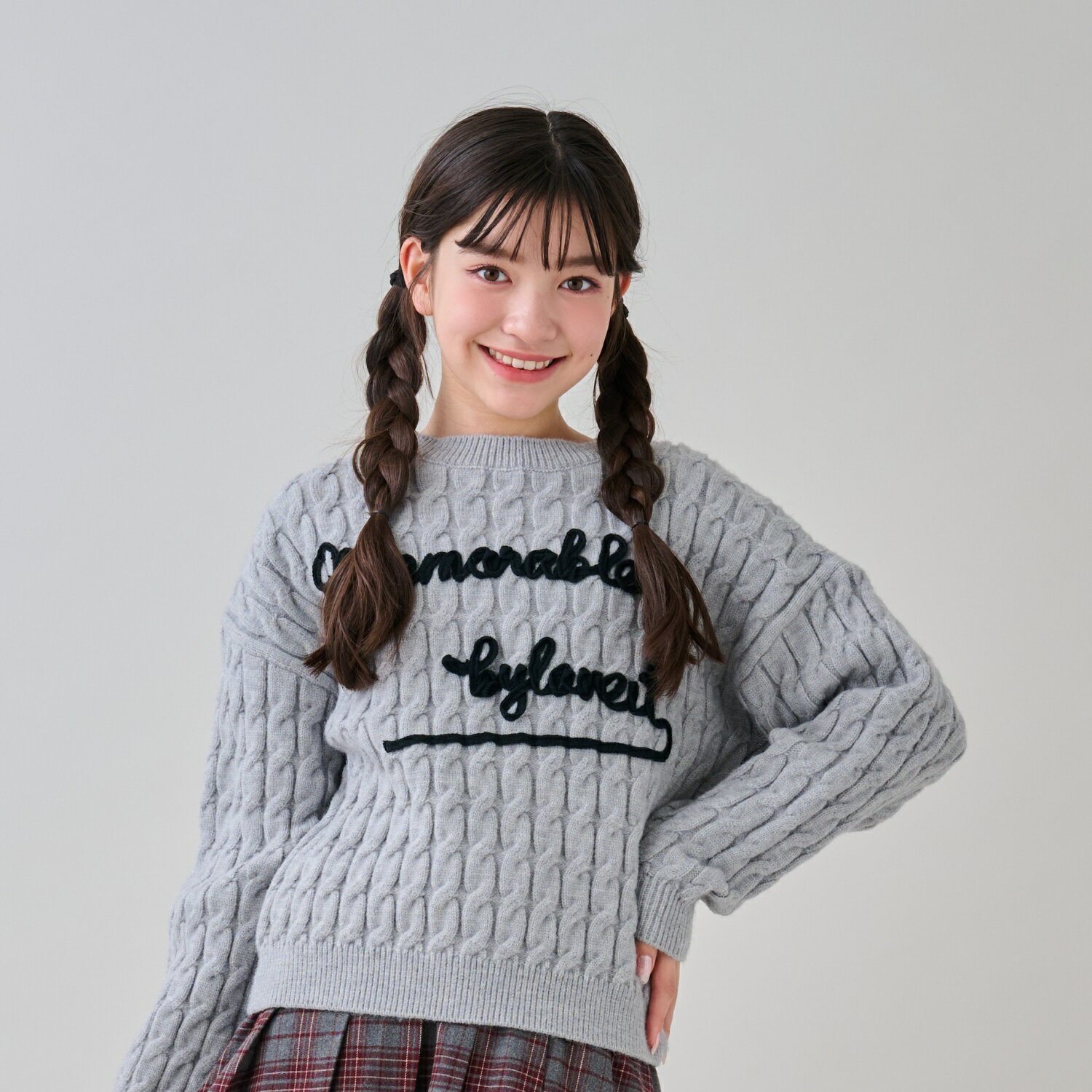 バイ ラビット(by LOVEiT)ケーブルコード刺しゅうニットのサムネイル