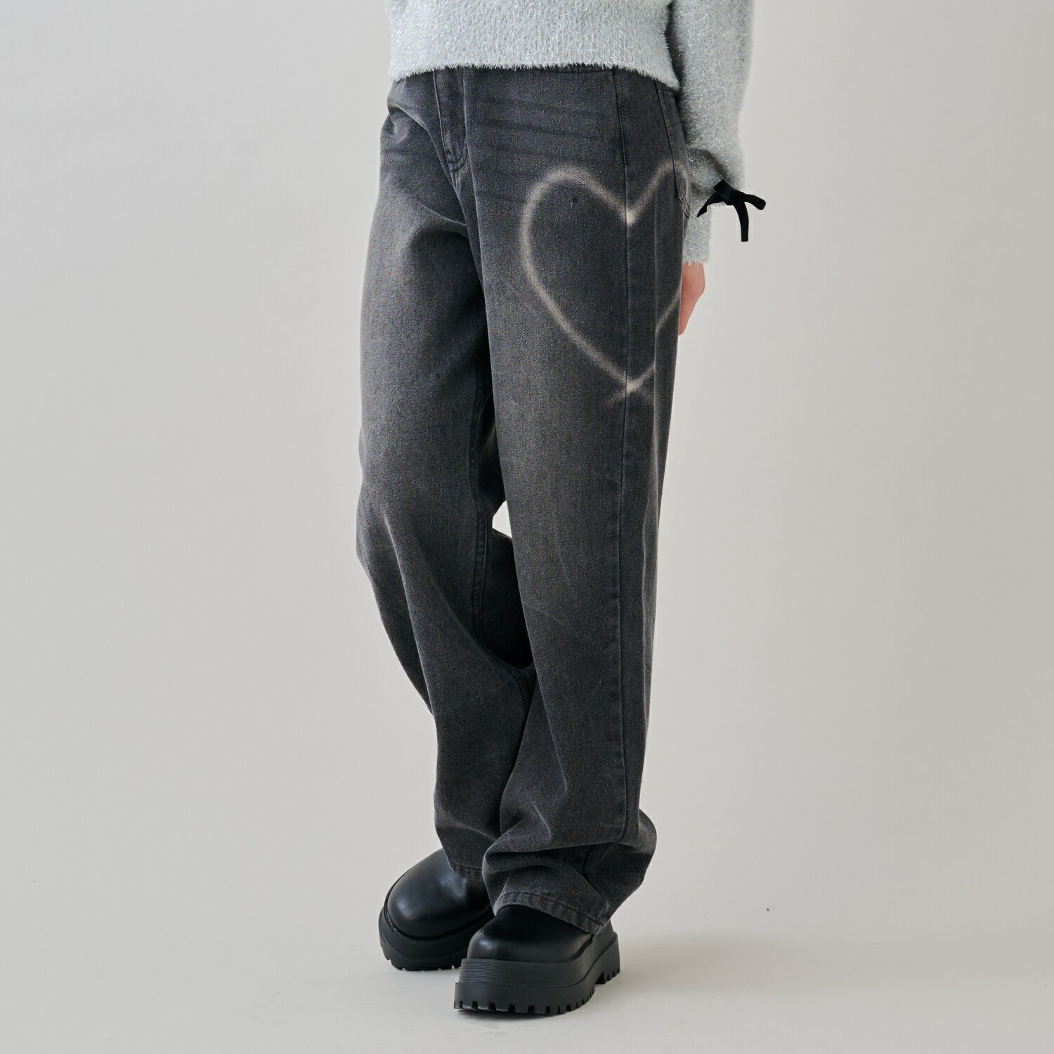 バイ ラビット(by LOVEiT)ハート抜染デニムパンツのサムネイル