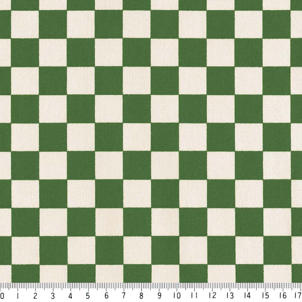 1.6cm 市松模様 7945-61 アイビーグリーン 可愛いチェッカーフラッグ柄 緑 グリーン 10cm単位 やや厚手 生成りオックス 生地 布 松尾捺染 綿100％ 110cm 布　入園入学 テーブルクロス エプロン バッグ クッション ランチョンマット 商用利用可 生地