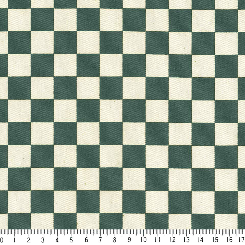 1.6cm 市松模様 7945-75 ダークグリーン 可愛いチェッカーフラッグ柄 緑 グリーン 10cm単位 やや厚手 生成りオックス 生地 布 松尾捺染 綿100％ 110cm 布　入園入学 テーブルクロス エプロン バッグ クッション ランチョンマット 商用利用可 生地