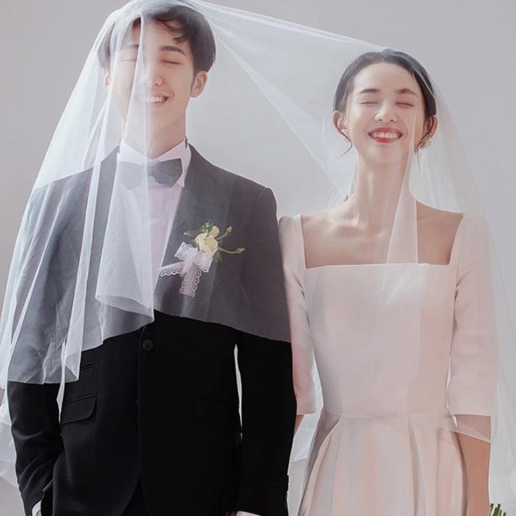 NATIVES SHOPのワンピース ロング丈 七分袖 披露宴 白 後撮り ウエディングドレス 結婚式 Aライン ホワイト スクエアネック 結婚式 披露宴 前撮り ウエディングドレス 結婚式 トレーンドレス トレーン付き｜アングル2