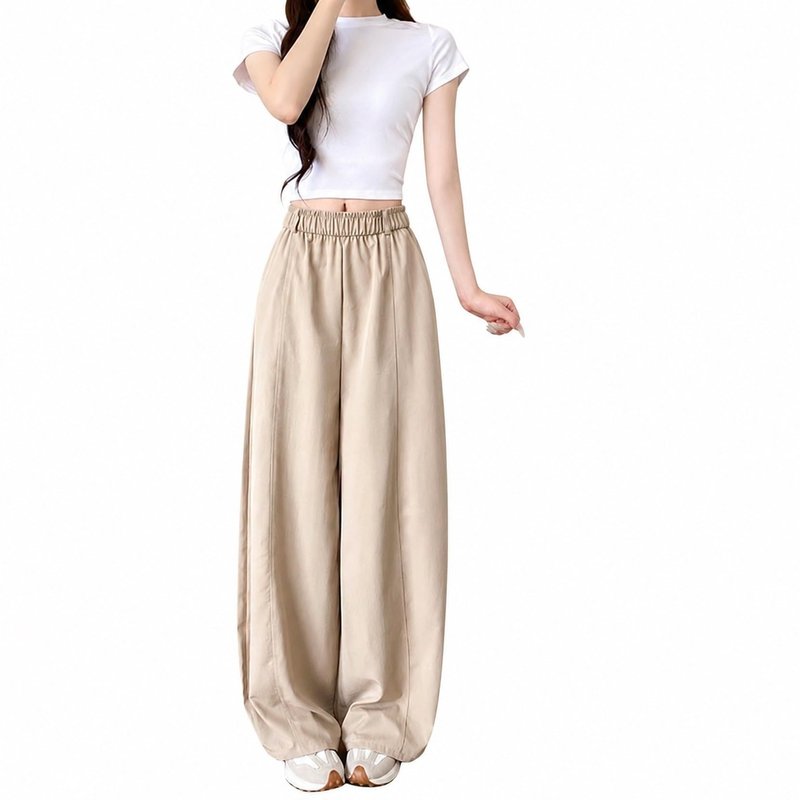 　　　 ◆◇◆売れている秘密◆◇◆ 【美しいコクーンシルエット】絶妙なカーブを描くバルーンパンツ レディースは、脚のラインを拾わず美脚効果を引き出します。すとんと落ちる上品な質感のワイドパンツ レディースで、シンプルなトップスと合わせるだけでトレンド感のあるされた大人カジュアルスタイルが瞬時に完成します。 【脚長効果のハイウエスト】腰位置を高く見せるハイウエスト パンツ設計で、小柄な方でもスタイルアップが叶います。さらに汗をかいてもサラッと快適な状態をキープする速乾 パンツ仕様となっており、春夏の暑い季節でもベタつきを気にせず一日中軽やかに過ごすことができます。 【一日中快適な穿き心地】ゆったり カジュアルパンツならではのリラックス感があり、動きやすさもです。ウエスト部分は締め付け感のない仕様で、お出かけからデイリーユースまで大活躍するイージーパンツです。ストレスフリーな着用感で、毎日のコーディネートがもっと楽しくなります。 【お手入れ簡単でシワになりにくい】上品な落ち感 ワイドパンツの生地を採用し、洗濯後もシワになりにくく乾きやすいのが嬉しいポイントです。型崩れしにくいため綺麗なフォルムが長持ちし、忙しい朝でもサッと穿けるレディース 楽ちんパンツとして、ワードローブに欠かせない一本になります。 【着回し万能な春夏ボトムス】爽やかなホワイトと万能なブラックの定番カラーを展開し、手持ちのアイテムと合わせやすい体型カバー ボトムスです。きれいめなブラウスからカジュアルなTシャツまで幅広くマッチする春夏 ゆるパンツは、自分用にはもちろん、大切な人へのギフトにもぴったりです。 　　　◆◇◆注意事項◆◇◆ご覧のモニターの環境、撮影環境により実物と色味が異なって見える場合がございます。湿った状態で他のものと擦り合わせると色が移る恐れがあります。濃色品の洗濯時は、白色、淡色と分けて洗ってください。説明 【お洒落なカーブシルエット】丸みを帯びた立体的なフォルムが特徴の「バルーンパンツ」は、穿くだけで今年らしい垢抜けスタイルを演出します。ゆったりとした「ワイドパンツ 白」は、どんなトップスとも合わせやすく、上品でリラックス感のある大人のカジュアルコーデを完成させます。 【美脚を叶えるハイウエスト】お腹周りをすっきりと見せる「ハイウエスト ワイドパンツ」仕様で、脚長効果がです。美しい「落ち感 パンツ」ならではのしなやかなドレープが縦のラインを強調し、気になるヒップや太ももを自然に隠す「体型カバー パンツ」として大活躍します。 【爽やかで快適な穿き心地】汗ばむ季節でもベタつきにくい「速乾 パンツ レディース」素材を採用しました。軽やかで通気性に優れた「夏 ワイドパンツ」なので、一日中さらっとした質感が続きます。リラックスタイムからお出かけまで、快適に過ごせる「涼しい イージーパンツ」です。 【お手入れ簡単でデイリーに】シワになりにくくご家庭で簡単にお洗濯できる「イージーケア パンツ」です。型崩れしにくい「ゆったり ワイドパンツ」なので、毎日のヘビロテにぴったり。丁寧な仕立ての「レディース ボトムス」は、デイリーユースから旅行まで幅広いシーンで大活躍します。 【幅広いスタイルにマッチ】絶妙な丈感で「低身長 ワイドパンツ」をお探しの方にも美しく着こなしていただけます。スニーカーを合わせたカジュアルスタイルから、キレイめなサンダルコーデまで相性。「カジュアルパンツ レディース」として、様々なコーディネートをお楽しみください。