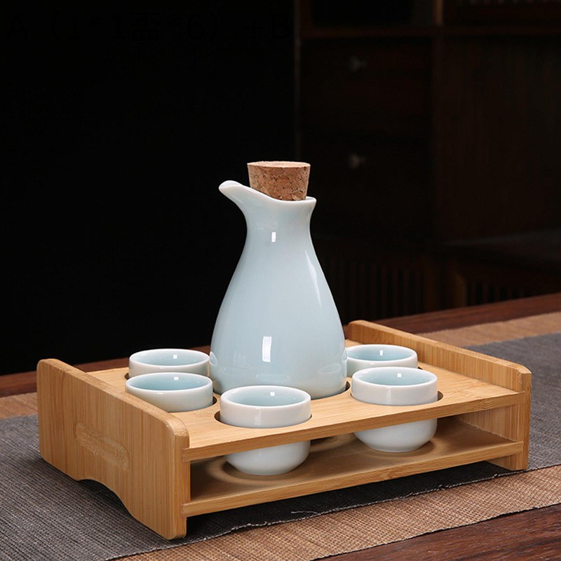 　　　 ◆◇◆人気の秘密◆◇◆ 【サイズ】盃：サイズ／約 口径3.6×高さ4.3cm 　容量／約30cc　徳利：サイズ／約 7*13.5cm 容量／約250cc 【セット内容】：徳利×1個、ぐい呑み（おちょこ）×6個、カップホルダ1個 ?材質：磁器 ?高品質の素材で作られており、耐久性があり安全に使用できます。レストラン、喫茶店、居酒屋、和食・洋食飲食店をはじめとしたお客様のご利用にも最適です。 ?酒器が厚みがあるので、丈夫で、割れにくく普段使いようにピッタリです。ギフトとしても 。 　　　◆◇◆注意事項◆◇◆ご覧のモニターの環境、撮影環境により実物と色味が異なって見える場合がございます。湿った状態で他のものと擦り合わせると色が移る恐れがあります。濃色品の洗濯時は、白色、淡色と分けて洗ってください。説明 ??????★★ご愛顧いただきありがとうございます!★★?????? ?うちの商品をご覧になる際に、以下のことを説明させていただきます。 うちの商品をご覧になる際に、以下のことを説明させていただきます。 ★「商品紹介」 ?鉛フリーで無毒性、無味の高品質な手作りの自然素材、高級セラミックスを使用。酒器で広がるお酒の味わい。お酒を美味しく呑むなら 酒器にもこだわりたい。 ?今宵は桜を見ながら日本酒で一杯♪お洒落な気分に浸れる一品です。 ?上品な食器はプレゼントにも喜ばれます。 ?結婚の引き出物・大事な人へのプレゼント・新築祝い・開店祝い・風水・開運・魔除け・バレンタイン・ホワイトデー・誕生日・母の日・父の日・お中元・敬老の日・還暦祝・クリスマス・お歳暮などの特別なギフトとしてご利用いただいております。 ▲注意 ?セラミック製品には小さなガス穴や黒い斑点が存在する場合があります、欠陥現象は微小で、使用に影響を与えません。予めご了承ください。 ?商品の品質には万全を期待しておりますが、万が一、不良、破損、誤納品などがございましたら、お知らせ下さい、対応させていただきます。 ??本店は他の種類の豊富があります！よろしければご覧下さい！?