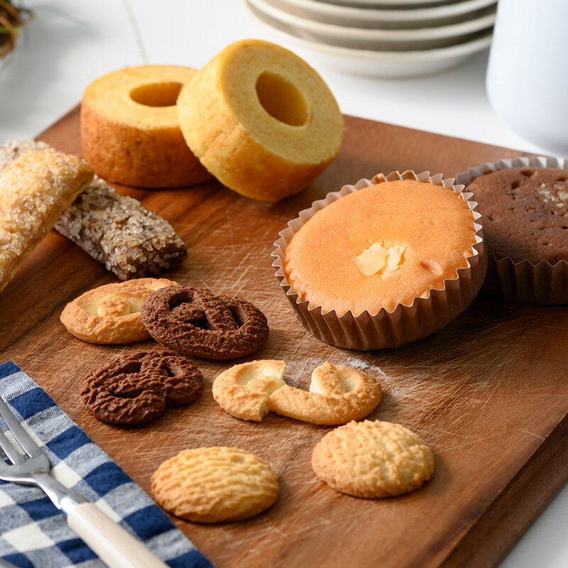 【11/15～12/28お届け】 森の庭 森の焼き菓子 Yellow box 21個入 ADMRI-20 洋菓子 スイーツ 焼き菓子 バームクーヘン バウムクーヘン マドレーヌ クッキー スティックパイ 個包装 小分け ばらまき 常温のサムネイル