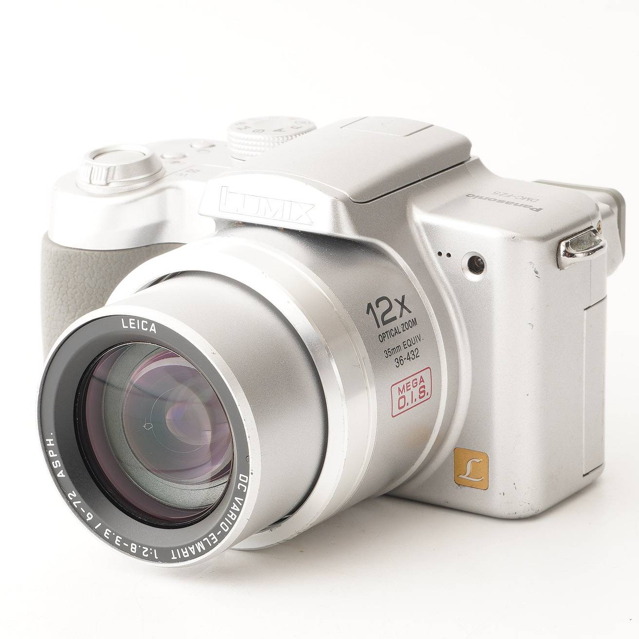 【外観】 外観は写真にて確認してください。 液晶は綺麗です。 【動作】 各機能動作します。 撮影・再生ができることを確認しました。 フラッシュは正常に動作します。 オートフォーカスは正常に動作します。 ズームは正常に動作します。 【光学】 撮影に影響する不具合がありません。 レンズにカビ、クモリ、キズはありません。 【付属品】 充電器は付属しません。 バッテリーは付属しません。 写真に写っているものがすべてです。