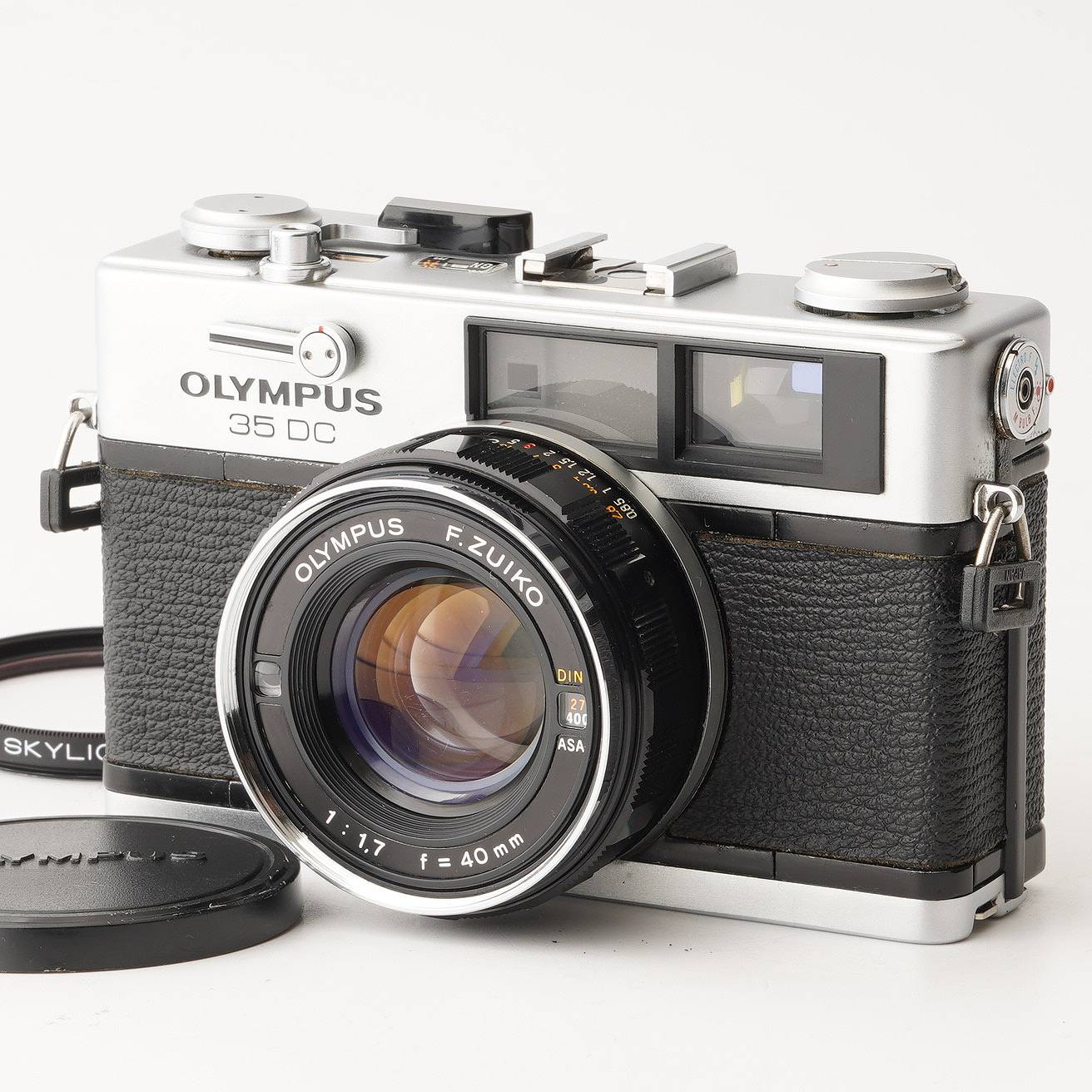 【外観】 外観は写真にて確認してください。 モルト交換済です。 【動作】 各機能動作します。 シャッターが動作すること確認しました。 二重像は正常に動作、重なります。 フィルム巻上げ問題ありません。 露出計の動作確認しました。 セルフタイマーの動作確認しました。 フォーカスは正常に動作します。 絞り羽根は綺麗で正常に動作します。 【光学】 撮影に影響する不具合がありません。 カビ、クモリはありません。 レンズに拭きキズがありますが、撮影に影響する程度ではありません。 ファインダーは綺麗です。 【付属品】 写真に写っているものがすべてです。