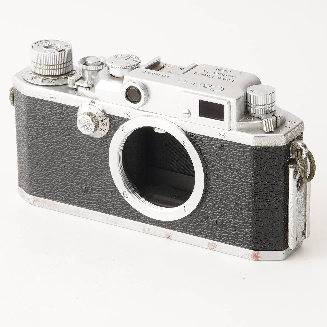 【外観】 外観は写真にて確認してください。 【動作】 各機能動作します。 シャッタースピード全速正常に動作します。 二重像は正常に動作、重なります。 フィルム巻上げ問題ありません。 【光学】 ファインダー内クモリがあります。 【付属品】 写真に写っているものがすべてです。