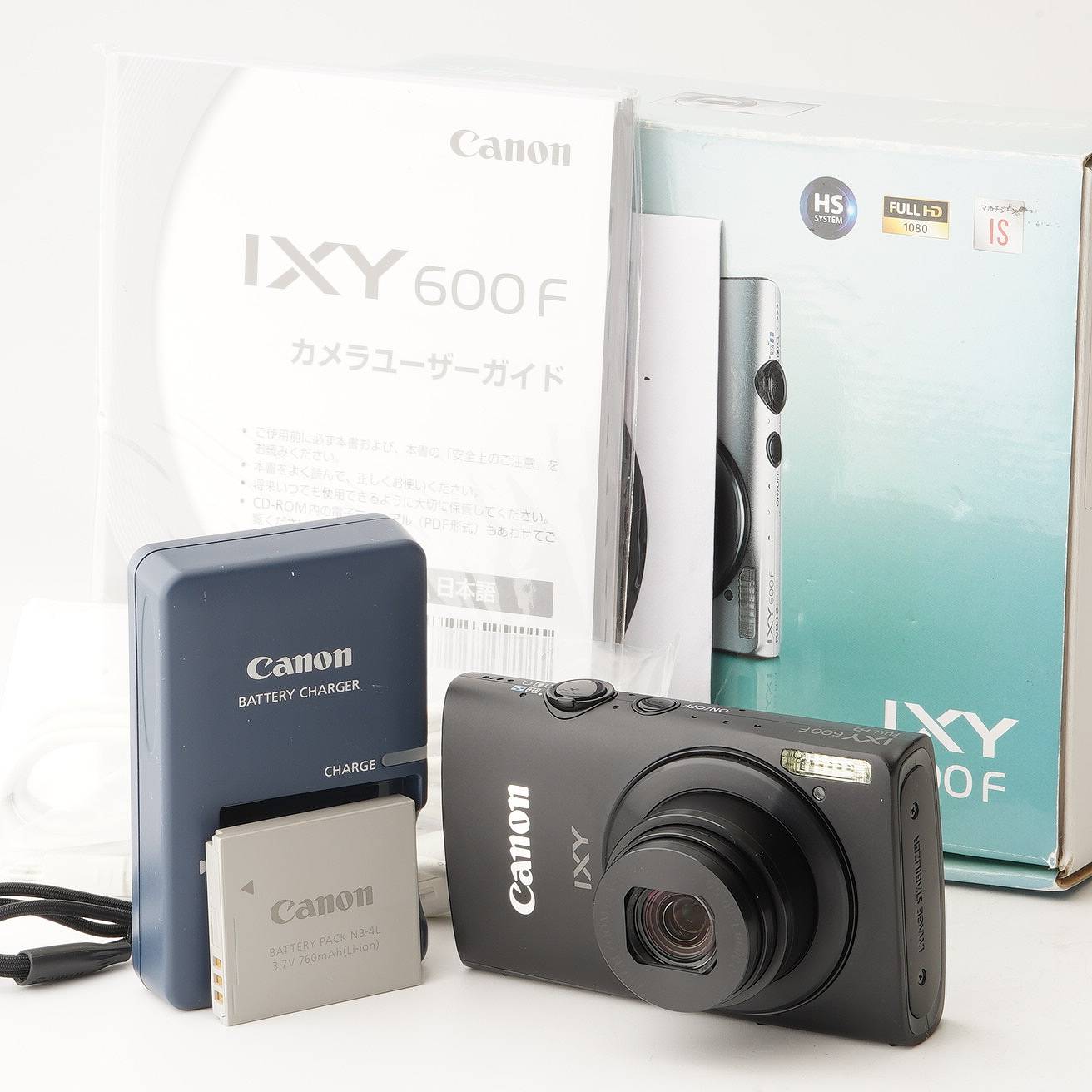 【外観】 外観は写真にて確認してください。 少し液晶漏れがあります。 【動作】 各機能動作します。 撮影・再生ができることを確認しました。 フラッシュは正常に動作します。 オートフォーカスは正常に動作します。 ズームは正常に動作します。 【光学】 撮影に影響する不具合がありません。 レンズにカビ、クモリ、キズはありません。 【付属品】 充電器(純正品)付属しています。 バッテリーは付属しません。 写真に写っているものがすべてです。