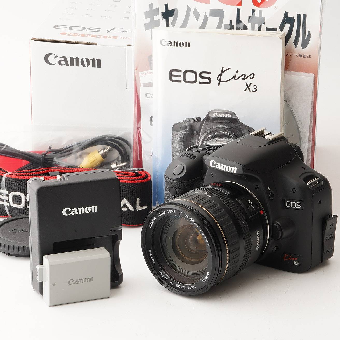 【外観】 外観は写真にて確認してください。 液晶は綺麗です。 【動作】 各機能動作します。 撮影・再生ができることを確認しました。 フラッシュは正常に動作します。 オートフォーカスは正常に動作します。 フォーカスは正常に動作します。 ズームは正常に動作します。 絞り羽根は綺麗で正常に動作します。 シャッターカウント：2438 【光学】 ファインダーは綺麗です。 撮影に影響する不具合がありません。 クモリ、キズはありません。 レンズ内にカビがありますが、撮影に影響する程度ではありません。 【付属品】 充電器付属しています。 バッテリー付属しています。（バッテリーの劣化度は未確認です。） 写真に写っているものがすべてです。