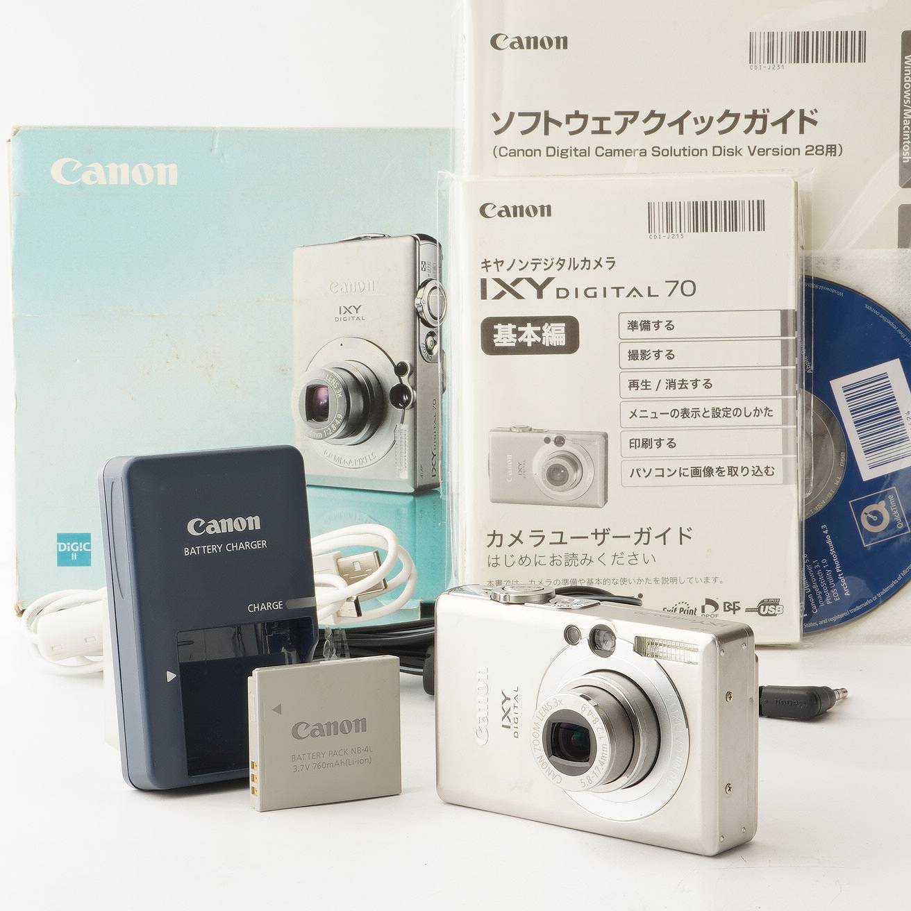 【外観】 外観は写真にて確認してください。 液晶コーティング劣化が見られますが、液晶表示には問題ありません。 【動作】 各機能動作します。 撮影・再生ができることを確認しました。 フラッシュは正常に動作します。 オートフォーカスは正常に動作します。 ズームは正常に動作します。 【光学】 撮影に影響する不具合がありません。 レンズにカビ、クモリ、キズはありません。 【付属品】 充電器付属しています。 バッテリー付属しています。（バッテリーの劣化度は未確認です。） 写真に写っているものがすべてです。