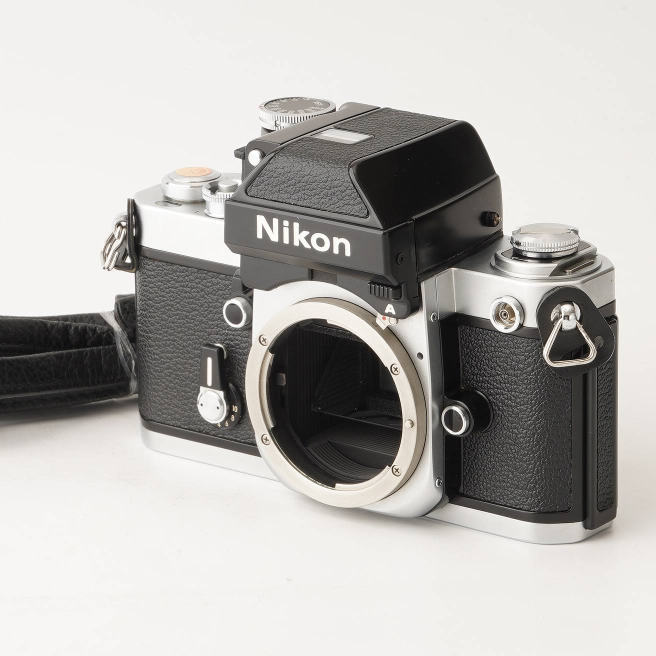 【外観】 外観は写真にて確認してください。 モルト交換済です。 【動作】 各機能動作します。 シャッタースピード全速正常に動作します。 フィルム巻上げ問題ありません。 露出計の動作確認しました。 セルフタイマーの動作確認しました。 【光学】 フォーカシングスクリーンは綺麗です。 ファインダー内に少し汚れがありますが、視認性は良好です。 【付属品】 写真に写っているものがすべてです。