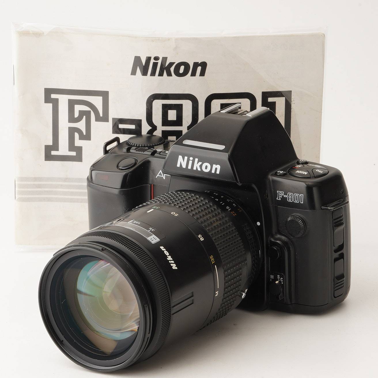 【外観】 外観は写真にて確認してください。 液晶は綺麗です。 【動作】 各機能動作します。 シャッタースピード全速正常に動作します。 フィルム巻上げ問題ありません。 露出計の動作確認しました。 セルフタイマーの動作確認しました。 オートフォーカスは正常に動作します。 フォーカスは正常に動作します。 ズームは正常に動作します。 絞り羽根は綺麗で正常に動作します。 【光学】 ファインダーは綺麗です。 フォーカシングスクリーンは綺麗です。 撮影に影響する不具合がありません。 クモリ、キズはありません。 レンズ内に極小カビがありますが、撮影に影響する程度ではありません。 【付属品】 写真に写っているものがすべてです。