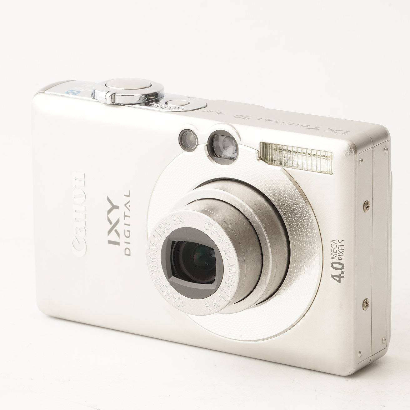 【外観】 外観は写真にて確認してください。 液晶は綺麗です。 【動作】 各機能動作します。 撮影・再生ができることを確認しました。 フラッシュは正常に動作します。 オートフォーカスは正常に動作します。 ズームは正常に動作します。 【光学】 撮影に影響する不具合がありません。 レンズにカビ、クモリ、キズはありません。 【付属品】 充電器は付属しません。 バッテリーは付属しません。 写真に写っているものがすべてです。