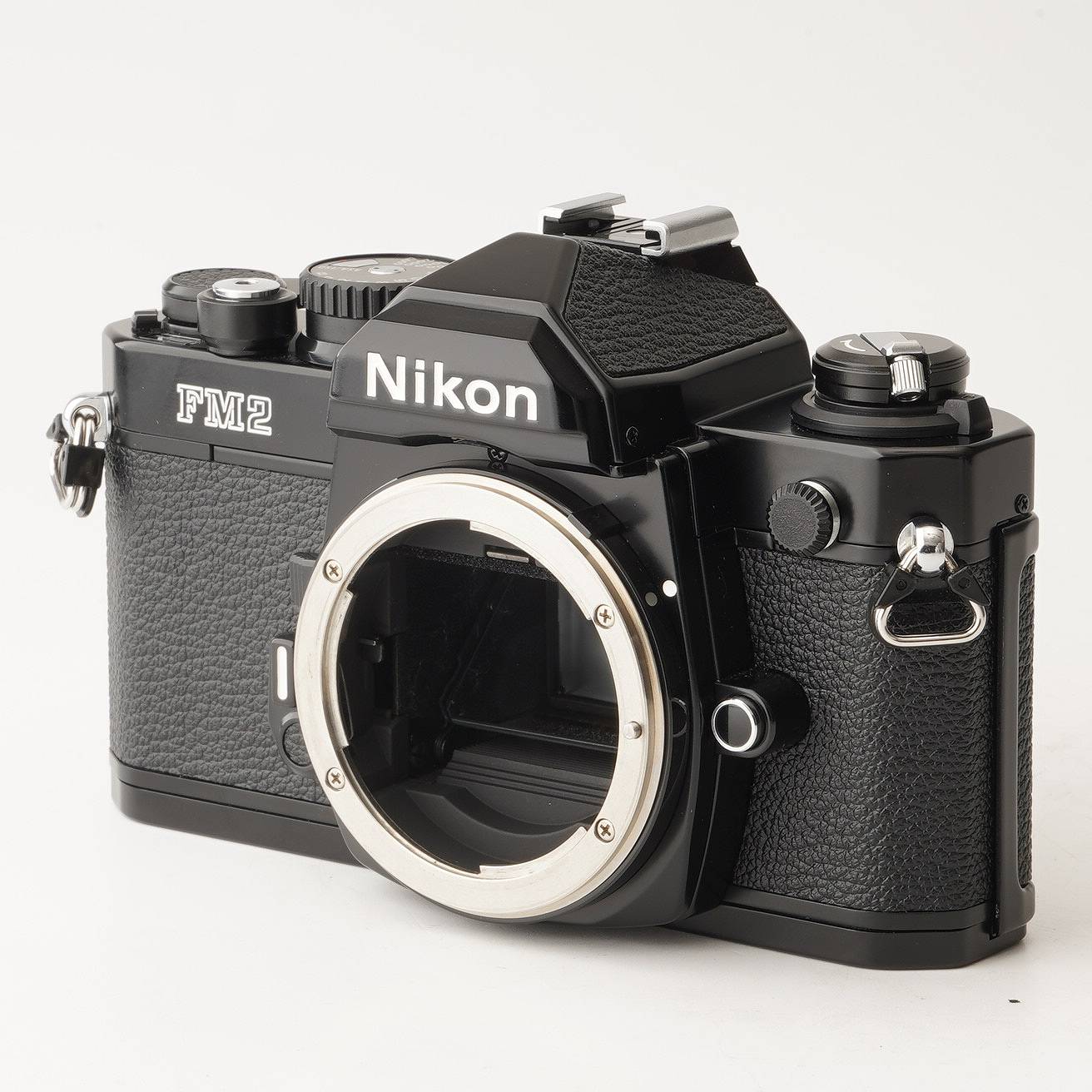 【外観】 外観は写真にて確認してください。 【動作】 各機能動作します。 シャッタースピード全速正常に動作します。 フィルム巻上げ問題ありません。 セルフタイマーの動作確認しました。 【光学】 ファインダーは綺麗です。 フォーカシングスクリーンは綺麗です。 【付属品】 写真に写っているものがすべてです。