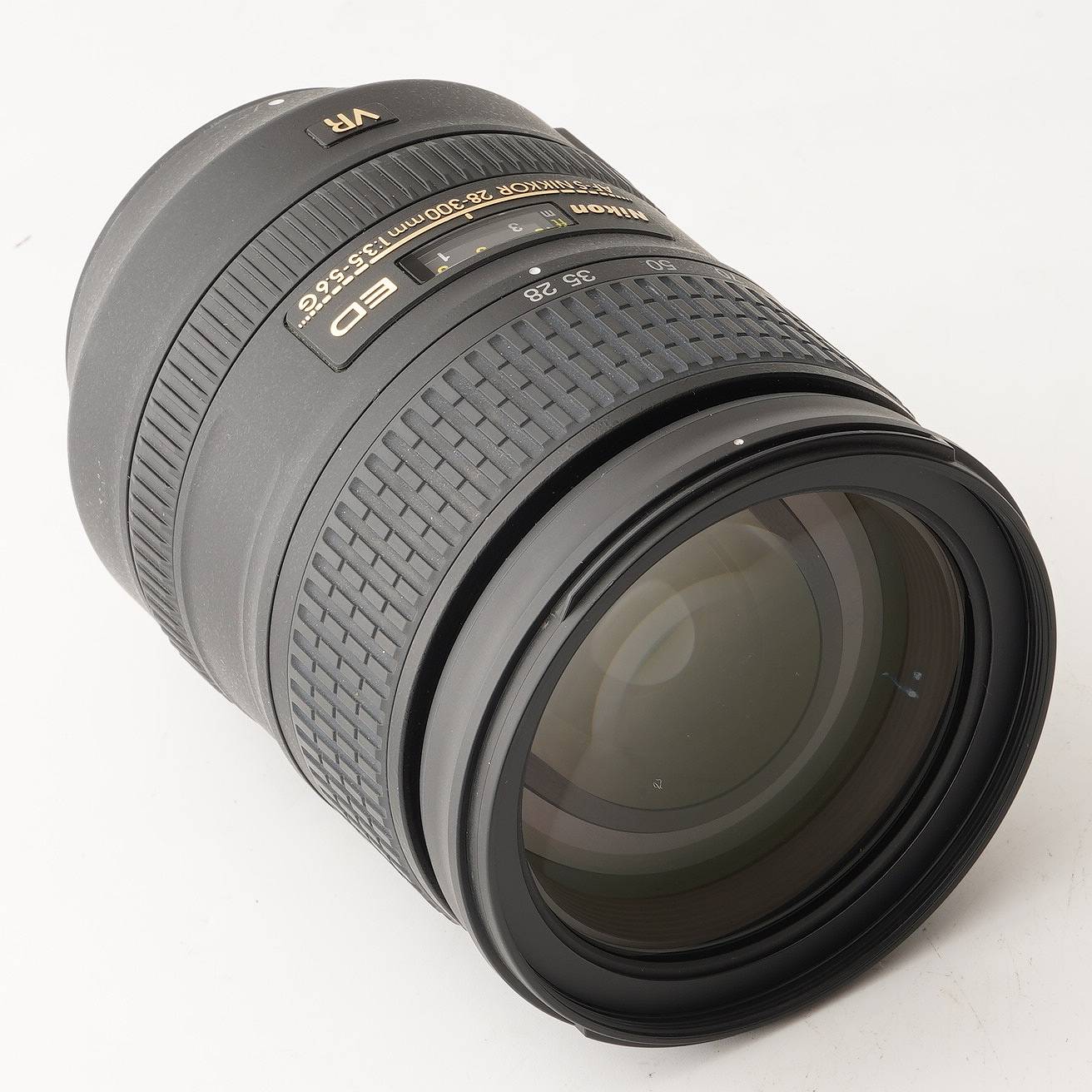 ナチュラフのニコン Nikon AF-S NIKKOR 28-300mm F3.5-5.6 G ED VR｜アングル3