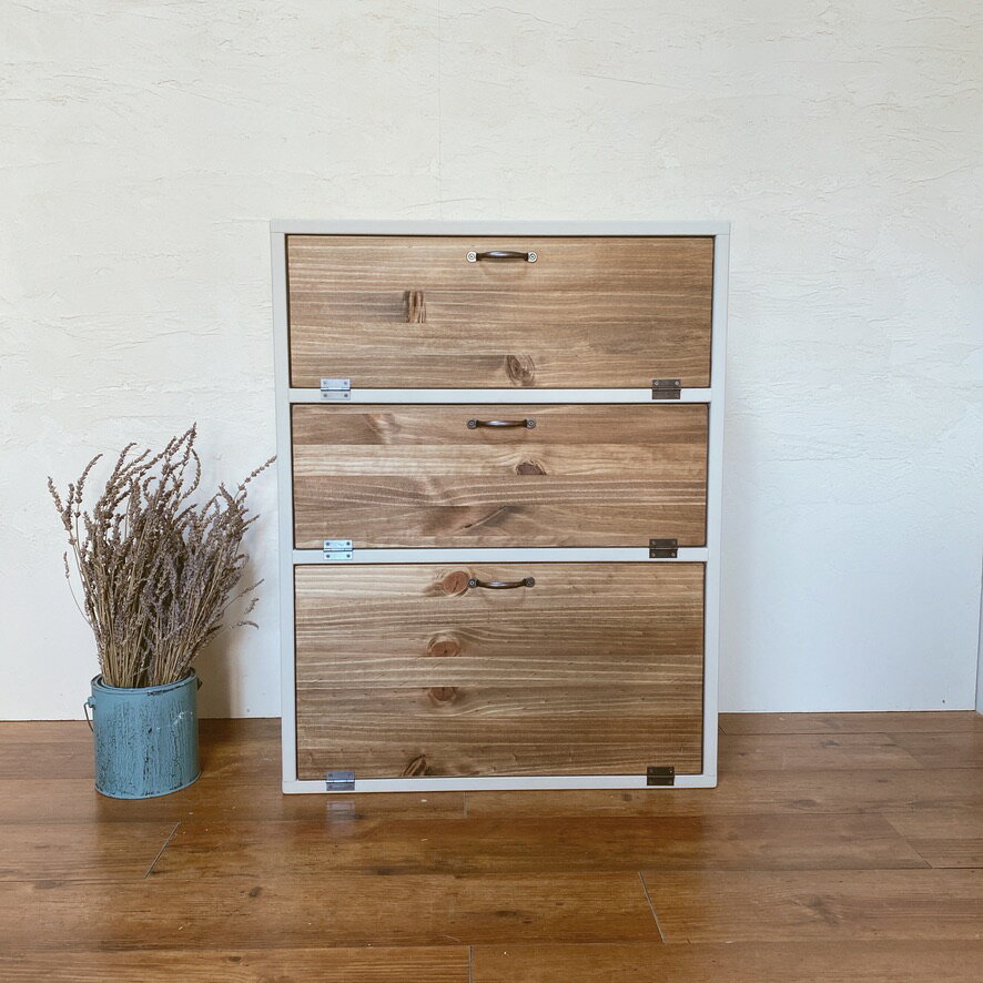 商品名 3WAY 3段キャビネット 説明 外寸サイズ 外寸サイズ 約幅60/高さ80/奥行き29センチ 内寸サイズの高さは上段と中段は約21センチ、下段は30センチになります。 お色　 ホワイト(アンティーク調） ワトコオイル エボニー と...