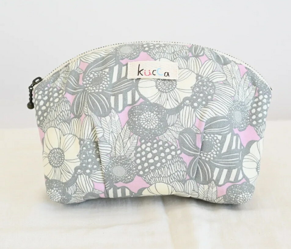 【メール便送料無料】 kucca クッカ ナプキンシェルポーチ パラダイスフラワー 携帯用ポーチ あす楽対応