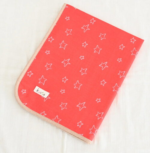 【メール便無料】 kucca クッカ おむつ替えマット Simple Kucca STAR 紅 防水シート入り おねしょシート オムツ替えシート 【メール便無料】 kucca クッカ おむつ替えマット Simple Kucca STAR 紅 防水シート入り おねしょシート オムツ替えシート