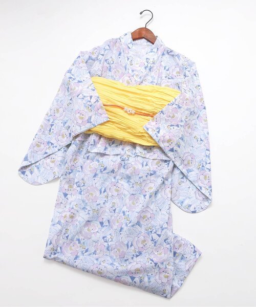 Seraph(セラフ)の浴衣「簡単に着られる大花柄浴衣セット」は、シンプルなテキスタイルと優しい色使いでナチュラルテイストのおしゃれにおすすめです！ コットン100％！通気性が良く、サラリとした清涼感のある生地です。 大花柄が可愛い浴衣＆帯＆帯締めの3点セット！！ 帯締めには 揺れるとかわいい飾りが付いています。 おしゃれな色合いで、着付けも簡単な子供用浴衣です。 夏は楽しいイベントが盛り沢山！！お祭りや花火大会などに大活躍します♪♪ ■サイズ サイズ (身丈/身幅/肩幅/袖丈/袖口幅) 80cm (63 / 36 / 27 / 19.5 / 14) 90cm (68 / 37 / 28 / 22 / 15) 95cm (73 / 38 / 29 / 23.5 / 16) 100cm (78 / 39 / 30 / 25 / 17) 110cm (85 / 40 / 31 / 28.5 / 18) 120cm (95 / 42 / 33 / 31 / 19) 130cm (105 / 44 / 35 / 33.5 / 20) 140cm (115 / 46 / 37 / 36.5 / 21) S (122 / 58 / 61 / 51 / 32.5) M (132 / 60 / 63 / 55 / 36) ※商品により多少の誤差が生じる事がございます。あらかじめご了承下さい。 ※サイズは、平置きの状態で、商品の【外寸】を測定した物です。 ■素材 浴衣：綿100% 帯・帯締め：ポリエステル100% ■メーカー品番 S275014 在庫があります!残りあと 2 個です。ご注文はお早めに。(在庫数の更新は約60分間隔で行っています。) Seraph (セラフ) 簡単に着られる大花柄浴衣セット ラベンダー LV S (145～150cm) 浴衣 ゆかた 女の子 キッズ お祭り 夏祭りSeraph (セラフ) 簡単に着られる大花柄浴衣セット ラベンダー LV S (145～150cm) 浴衣 ゆかた 女の子 キッズ お祭り 夏祭り 　.