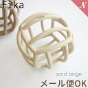 ■fikaの商品について■ fika(フィーカ)の商品は保育士ママ監修。 保育士だからこそわかるママの気持ちに寄り添った商品作りをしています。 シリコンは赤ちゃんのお口に直接入るものですので、BPAフリー、フタル酸エステル等の環境ホルモンを含まない安全なものを使用しています。 シリコンは厚生労働省認定の検査機関で検査し、食品衛生基準をクリアしていますので、赤ちゃんに安心してお使いいただけます。 木製パーツは全て無塗装・無着色の天然木製です。 ■ベビーボール■ シリコン製のベビーボールです。 たくさんの赤ちゃんに愛されているベビーボール です。 fikaのベビーボールは、日本の厚生労働省登録検査機関にて、食品衛生法(食品、添加物等の規格基準)の試験を受け、クリアしたものを販売していますので、安心してお使いいただけます。 なげたり、ひっぱったり、カミカミしたり。 水の中に入れてもOKなので、お風呂でも遊べます！ 中にハンカチを入れて、引っ張り出していく、指先を使う遊びにも使っていただけます。 ■サイズ 約10cm ■素材 シリコンゴム（シリコン商品は20℃から220℃までの耐熱性がありますので、熱に強く、清潔にご使用いただけます） ■お手入れ方法 ・水洗い可 ・煮沸消毒可・沸騰したお湯に3～5分目安で入れ消毒してください。 ・食洗機の洗浄可 ・薬剤の消毒可・哺乳瓶用の薬液を使用することが可能です。　 ・電子レンジ消毒・専用ケースに入れて消毒してください。各種機種によりお時間を確認してください。 ■注意事項 お客様のモニター環境によって、実際の商品と色合いが異なる場合がございます。 在庫があります!残りあと 2 個です。ご注文はお早めに。(在庫数の更新は約60分間隔で行っています。) fika baby ball フィーカ ベビーボール サンドベージュ fikakobefika baby ball フィーカ ベビーボール サンドベージュ fikakobe サイズ 約10cm 素材 シリコンゴム（シリコン商品は20℃から220℃までの耐熱性がありますので、熱に強く、清潔にご使用いただけます） お手入れ方法 ・水洗い可 ・煮沸消毒可・沸騰したお湯に3～5分目安で入れ消毒してください。 ・食洗機の洗浄可 ・薬剤の消毒可・哺乳瓶用の薬液を使用することが可能です。　 ・電子レンジ消毒・専用ケースに入れて消毒してください。各種機種によりお時間を確認してください。 注意事項 お客様のモニター環境によって、実際の商品と色合いが異なる場合がございます。 ★ ★ ★ ★ ★ f i k a 商 品 一 覧 ★ ★ ★ ★ ★ .&nbsp; &nbsp; &nbsp; &nbsp; fika商品一覧 .