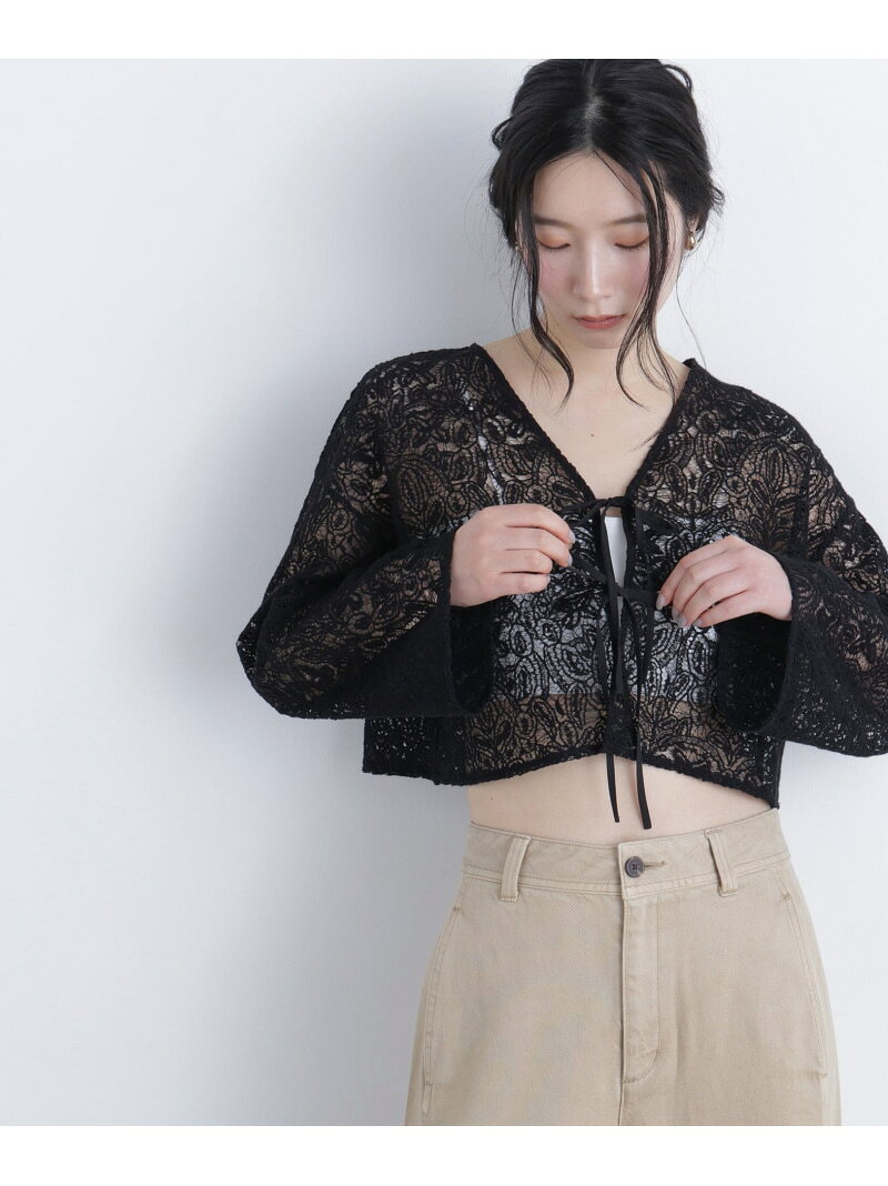 【予約商品について】 ※「先行予約販売中」「予約販売中」をご注文の際は予約商品についてをご確認ください。■重要なお知らせ※ 当店では、ギフト配送サービス及びラッピングサービスを行っておりません。ラッピング・ギフト配送について同時に複数の商品を注文された場合メーカー希望小売価格について置き配についてご利用ガイドNATURAL BEAUTY BASIC（ナチュラルビューティベーシック）＜N.＞レース羽織ブラウス春らしい軽やかさを纏えるレース羽織ブラウス。ニットやカットソーに重ねるだけで、旬のレイヤードスタイルが完成します。軽やかな着心地なので、春のお出かけやデイリーコーデにぴったり。ショート丈でスタイルアップを期待できます。フロントリボンを結ぶデザインが、程よい抜け感とカジュアルな印象を叶えてくれます。＜素材＞透明なメッシュ地にレース柄の刺しゅうを入れた生地を使用しています。＜詳細＞仕様・前リボン裏地・なし透け感・あり / 光沢・ややあり / 伸縮性・なし 生地の厚さ・薄手※モデルの着用画像の場合、光の当たり具合により、実際の色味と異なって見えることがございます。色味は、商品単体の画像をご参照ください。型番：017-6118110-010-41 RF0047【採寸】FR：着丈43cm、肩幅60cm、バスト111.8cm、袖丈49cm商品のサイズについて【商品詳細】中国製素材：ポリエステル100%(上糸)コットン100%(下糸)ポリエステル100%(別布部分)ポリエステル100%サイズ：FR手洗い、ドライクリーニング※画面上と実物では多少色具合が異なって見える場合もございます。ご了承ください。商品のカラーについてこの商品はセール商品のため返品・交換対象外です詳細はこちら >>