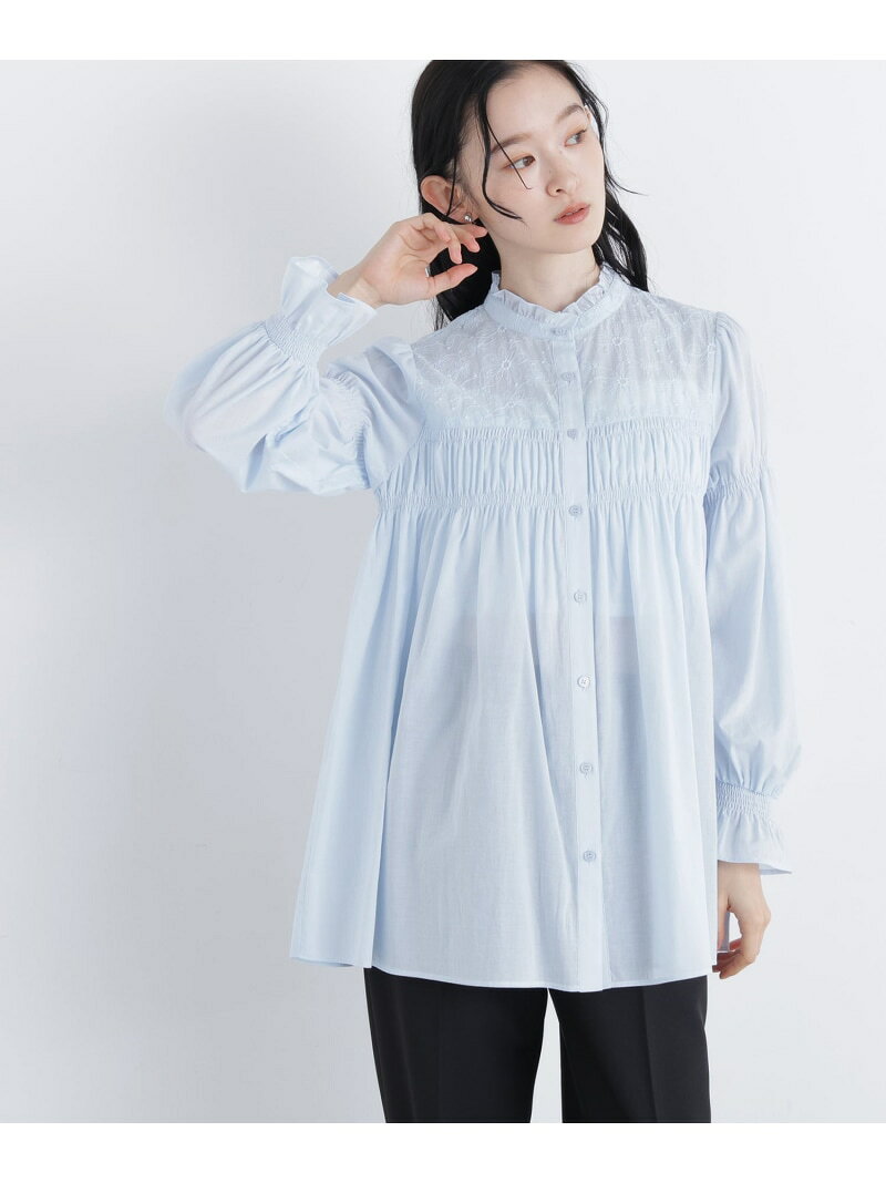 ＜N.＞刺繍切替シャーリングブラウス NATURAL BEAUTY BASIC ナチュラルビューティベーシック トップス シャツ・ブラウス ホワイト ブルー【送料無料】[Rakuten Fashion]
