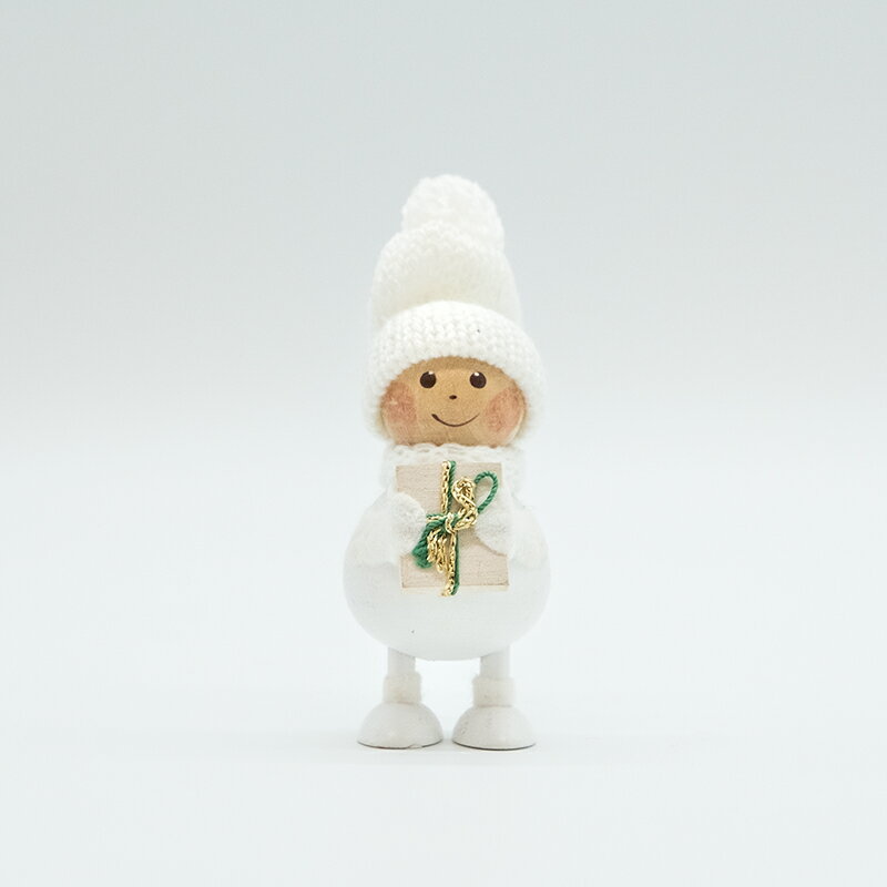 NORDIKA nisse プレゼントを抱えた白いふとっちょ男の子 ノルディカ ニッセ 北欧雑貨 サンタ 木製 人形 クリスマス ハンドメイド 北欧 インテリア クリスマス プレゼント 飾り