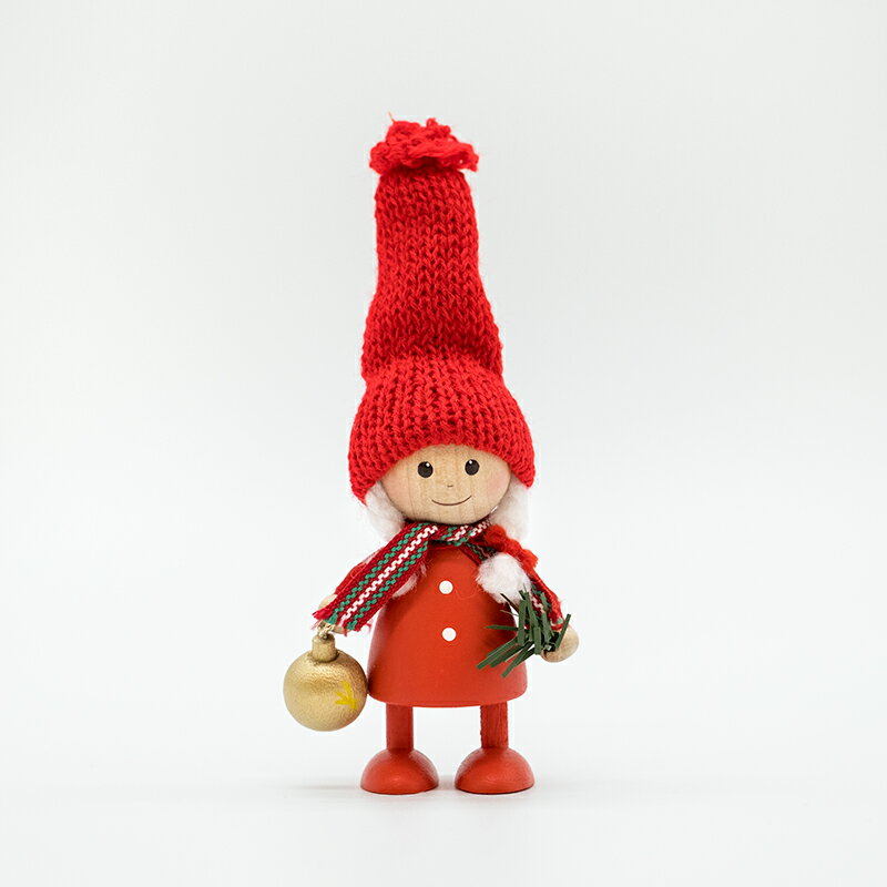 NORDIKA nisse オーナメントを持った赤いコートの女の子 ノルディカ ニッセ 北欧雑貨 サンタ 木製 人形 クリスマス ハンドメイド 北欧 インテリア クリスマス プレゼント 飾り