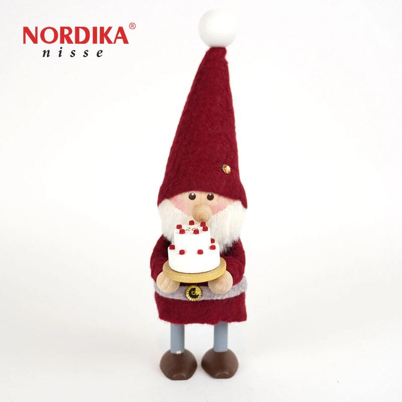 【正規販売店】 ノルディカニッセ 2025 ケーキを持ったサンタ / 20th Celebration ギフトボックス付き NORDIKA nisse 20周年記念 セレブレーション シリーズ 北欧雑貨 サンタ 木製 人形 クリスマス ハンドメイド 北欧 インテリア プレゼントのサムネイル