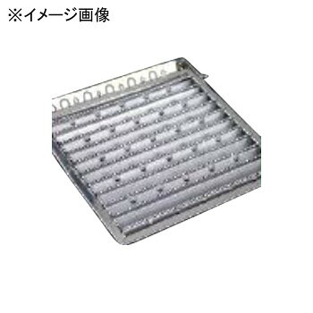 仕様／規格●本体枠：18－8ステンレス●本体：アルスター●焼網：スチールCrメッキ●サイズ：160×160×18●自重：320g●収納バック：布●おそうじ用ステンレスワイヤーブラシ付商品説明●アウトドアで！ご家庭で！●食材を美味しくしてくれるSOLO炉端でアウトドアライフをお楽しみください！●炭火で焼いた魚や肉が美味しいのは、遠赤外線輻射熱で旨みを閉じ込めふっくらジューシーに焼き上がるから。SOLO炉端の放射板（アルスター）により発生する輻射熱は赤外線と対流熱で焼き上げるため、旨みを逃がさず魚なら臭みを取り除き、皮はバリっと中はふっくら、肉なら柔らかくジューシーに焼き上げます。串掛ホルダー使用で強火の遠火焼きが出来、更においしく美しく焼き上がります。特集区分●父の日おすすめアイテム●ソロキャンプ用アイテム関連ワード●冬キャンプ キャンプ用品 ベランピング おうちキャンプ用品 バーベキュー BBQ デイキャンプ ソロキャンプ 調理 焼肉 花見 ファイヤグリル ファイアグリル BBQグリル パーティージャンル識別情報：/g1030/g203/g305/m350/※納期表示のご説明はこちら