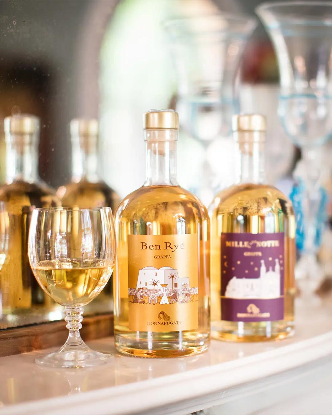 ドンナフガータ　グラッパ　ミッレ エ ウナ ノッテ 42度 500ml [箱入] DONNAFUGATA Grappa MILLE e una NOTTE 【グラッパ（ブランデー）】